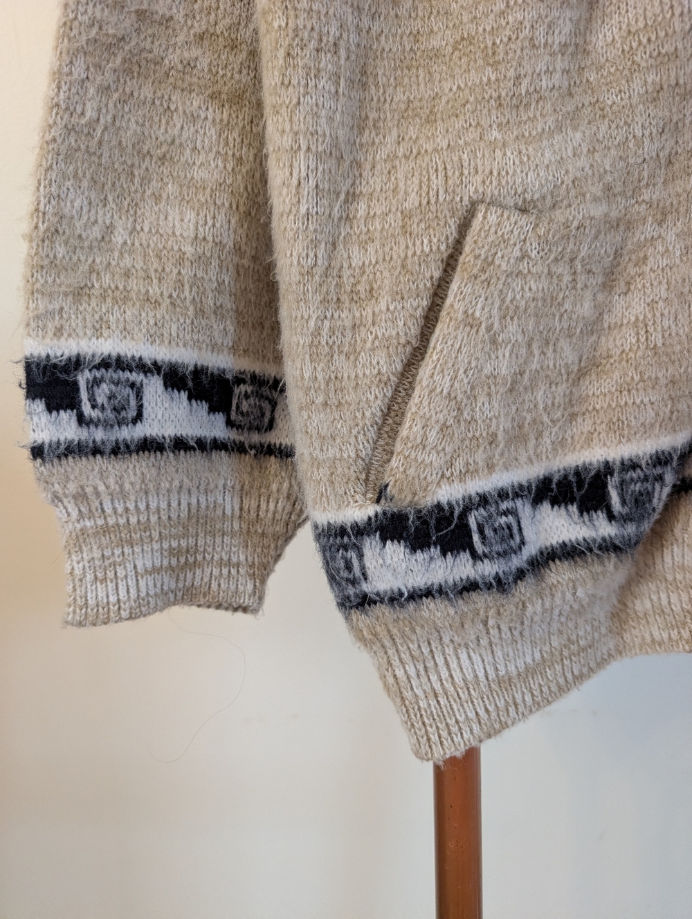 Unisex Handmade Peruvian Beige Patterned Button-Front Cardigan Sweater GORGEOUS - Picture 3 of 9